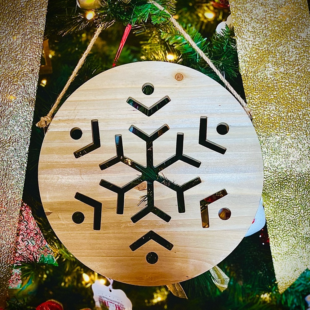 Wooden Snowflake (Decocrated)